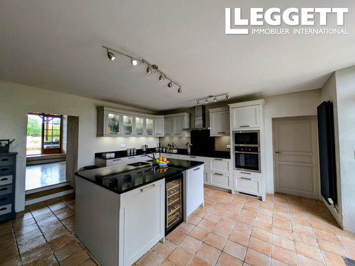 Image No.10-5 Bed House for sale