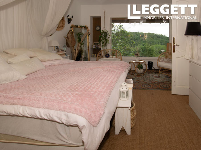 Image No.8-4 Bed House for sale