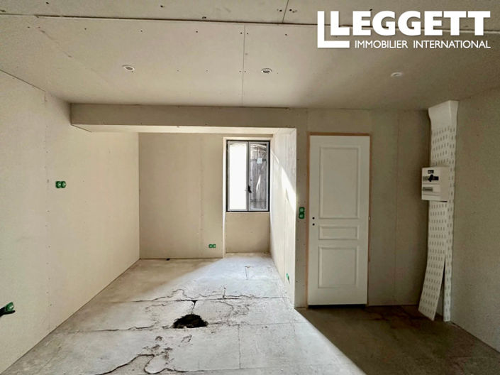 Image No.5-2 Bed House for sale