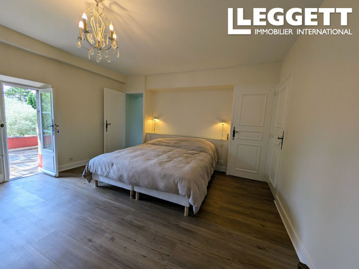 Image No.9-6 Bed House for sale