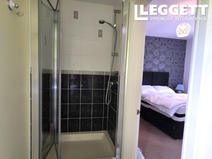 Image No.8-5 Bed House for sale