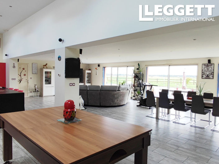 Image No.2-4 Bed House for sale