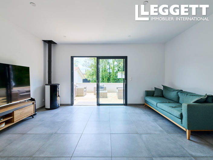 Image No.6-2 Bed House for sale