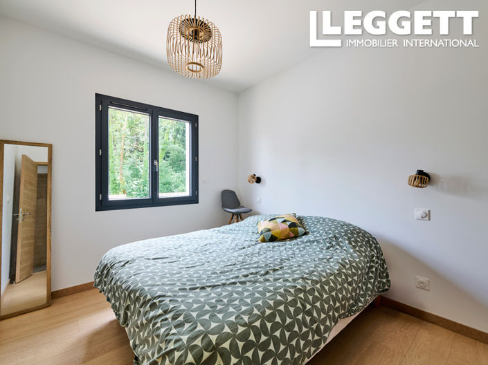 Image No.8-2 Bed House for sale