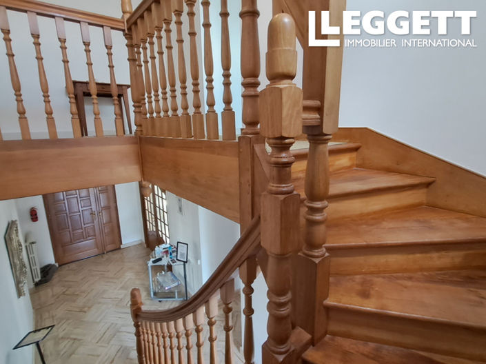 Image No.8-5 Bed House for sale