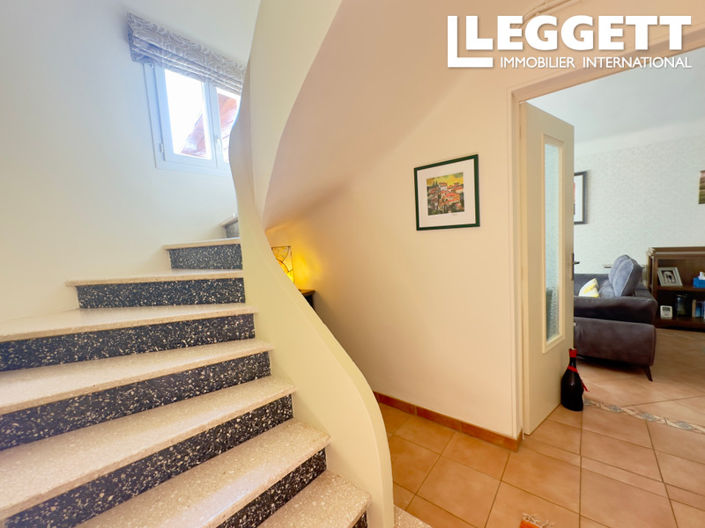 Image No.8-4 Bed House for sale