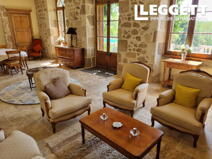 Image No.4-7 Bed Chateaux for sale