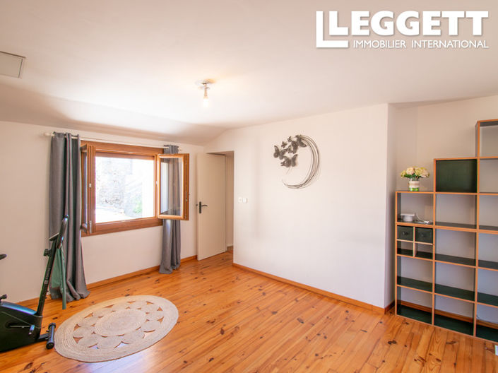 Image No.8-2 Bed House for sale