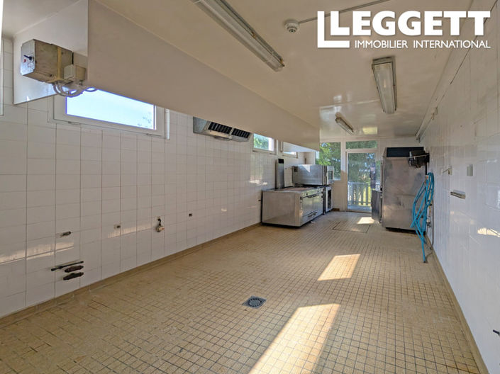 Image No.5-7 Bed Commercial for sale