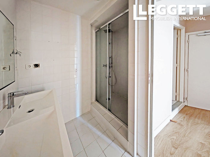 Image No.8-7 Bed Commercial for sale