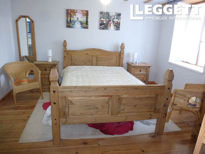 Image No.10-3 Bed House for sale