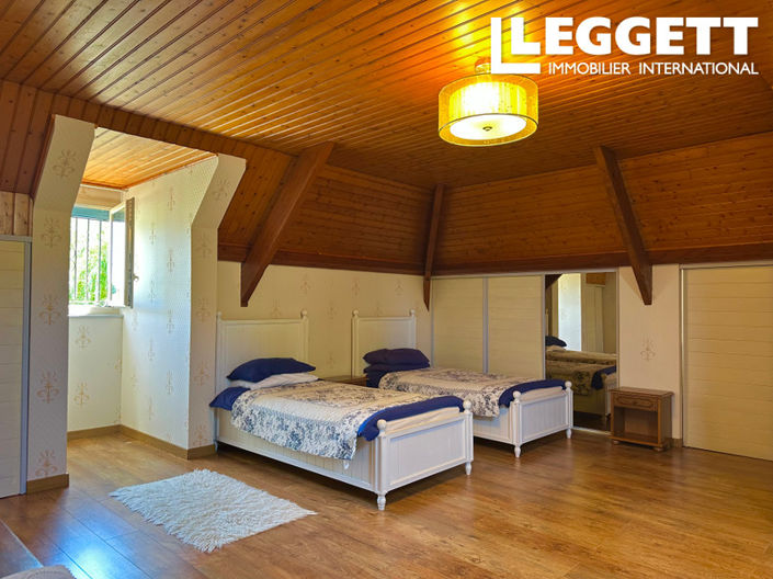 Image No.8-4 Bed House for sale