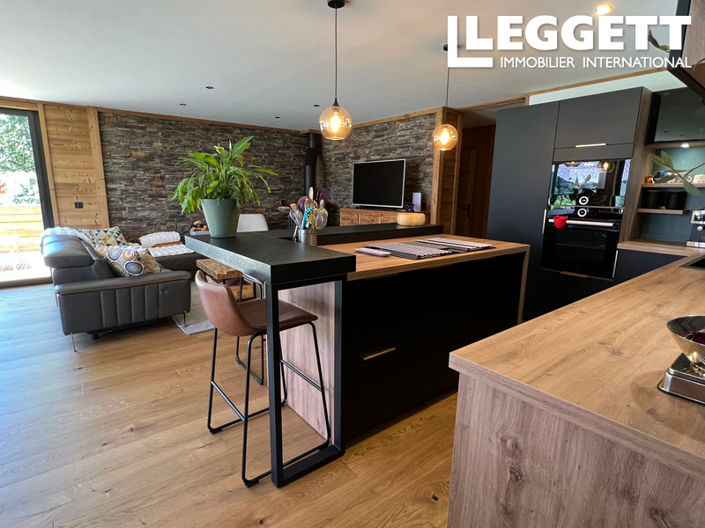 Image No.2-4 Bed House for sale