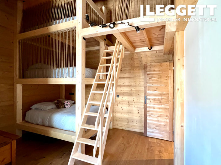 Image No.7-4 Bed House for sale