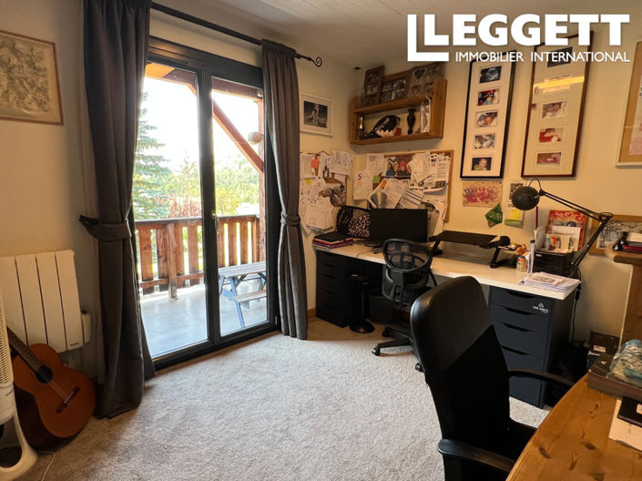 Image No.6-6 Bed House for sale