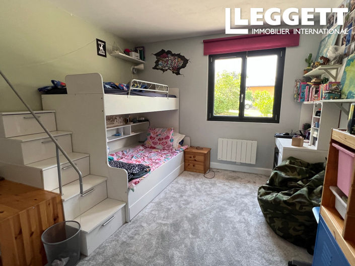 Image No.8-6 Bed House for sale