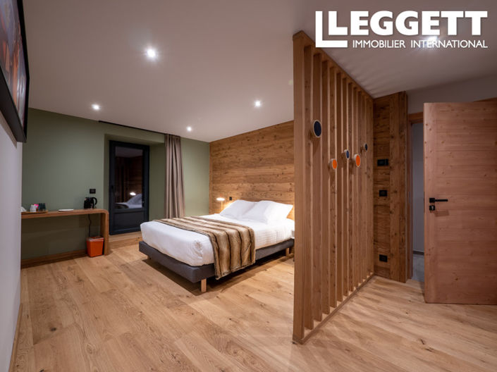 Image No.10-10 Bed House for sale