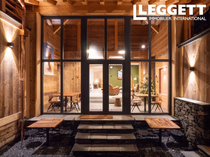 Image No.8-10 Bed House for sale