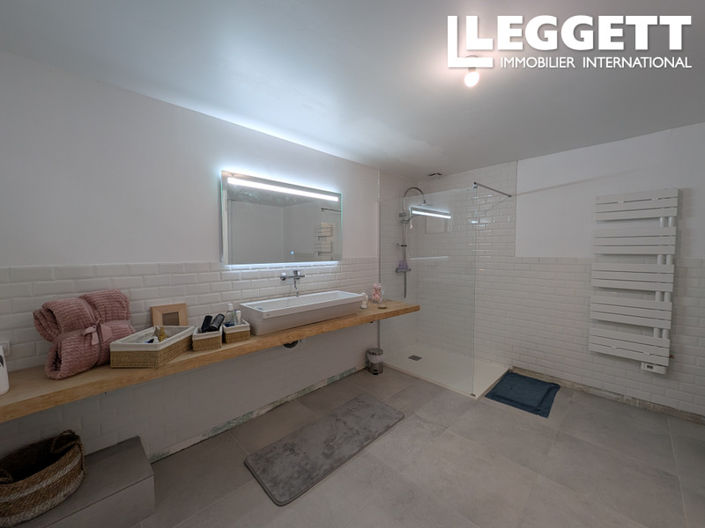 Image No.6-4 Bed House for sale