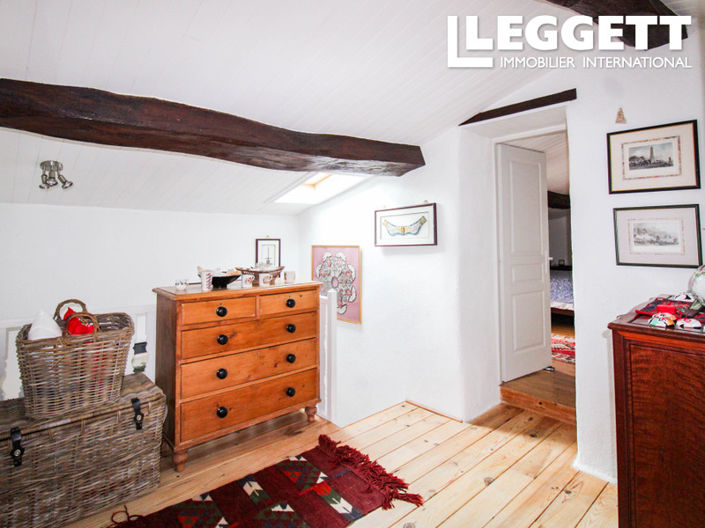 Image No.10-4 Bed House for sale