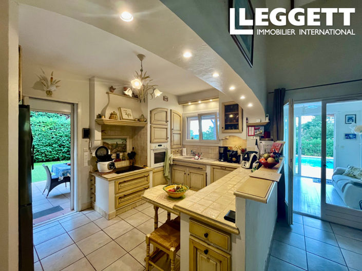 Image No.2-5 Bed House for sale