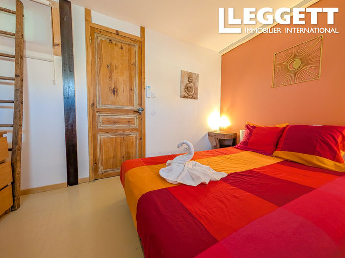 Image No.10-3 Bed House for sale