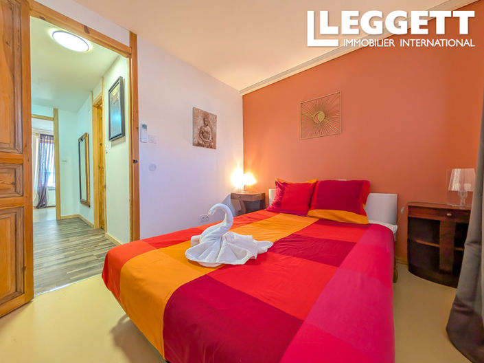 Image No.8-3 Bed House for sale