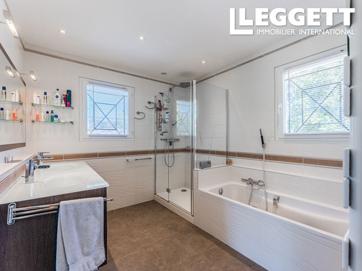 Image No.8-4 Bed House for sale