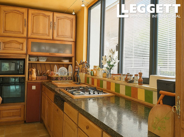 Image No.7-6 Bed House for sale