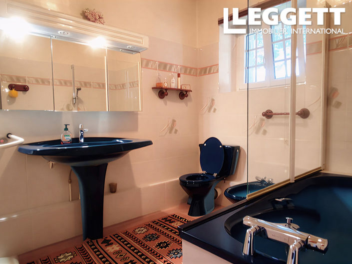 Image No.6-6 Bed House for sale