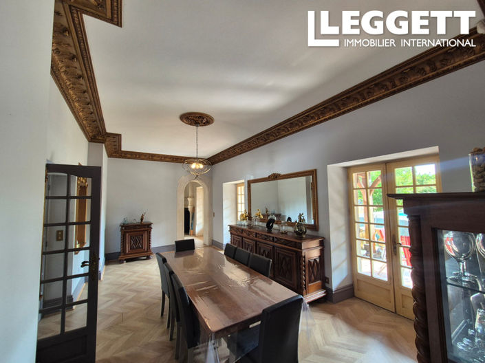 Image No.6-8 Bed House for sale