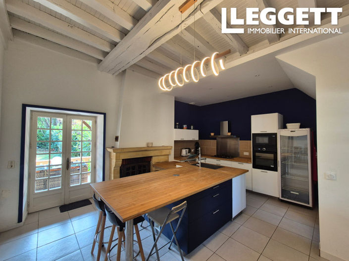 Image No.7-8 Bed House for sale