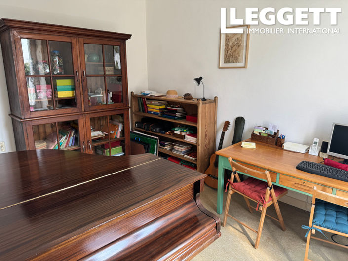 Image No.3-4 Bed House for sale