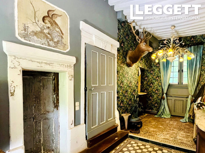 Image No.8-5 Bed House for sale