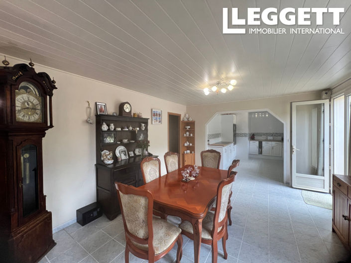 Image No.8-10 Bed House for sale