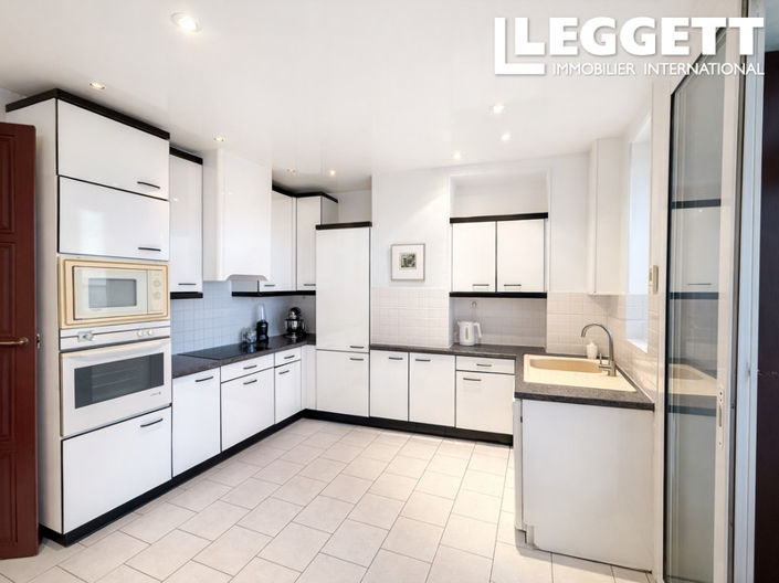 Image No.7-5 Bed House for sale