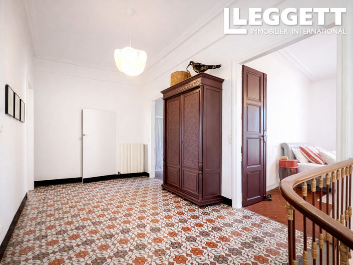 Image No.9-5 Bed House for sale