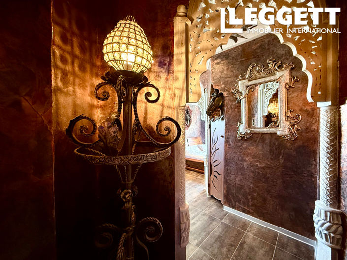 Image No.10-3 Bed House for sale