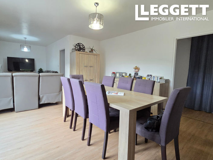 Image No.8-6 Bed House for sale