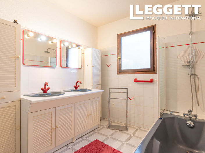 Image No.8-3 Bed House for sale