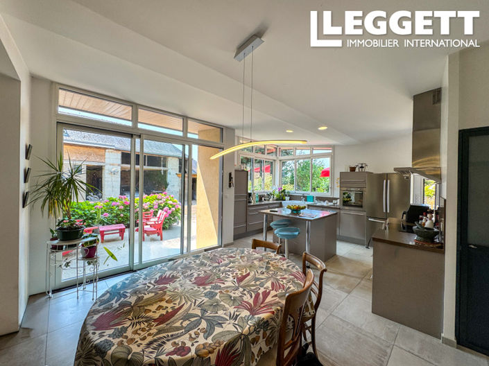 Image No.3-6 Bed House for sale