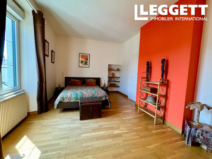 Image No.6-6 Bed House for sale