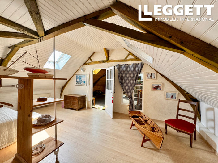 Image No.8-6 Bed House for sale