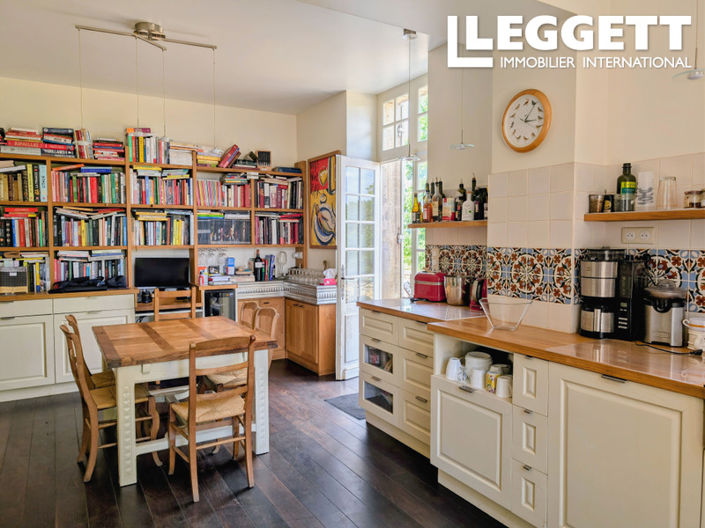 Image No.7-8 Bed House for sale