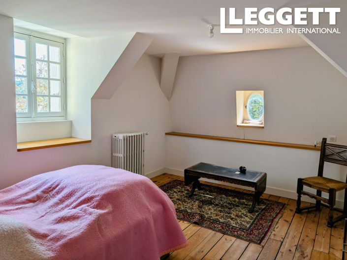 Image No.8-8 Bed House for sale