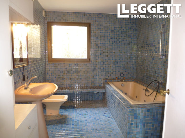 Image No.10-4 Bed House for sale