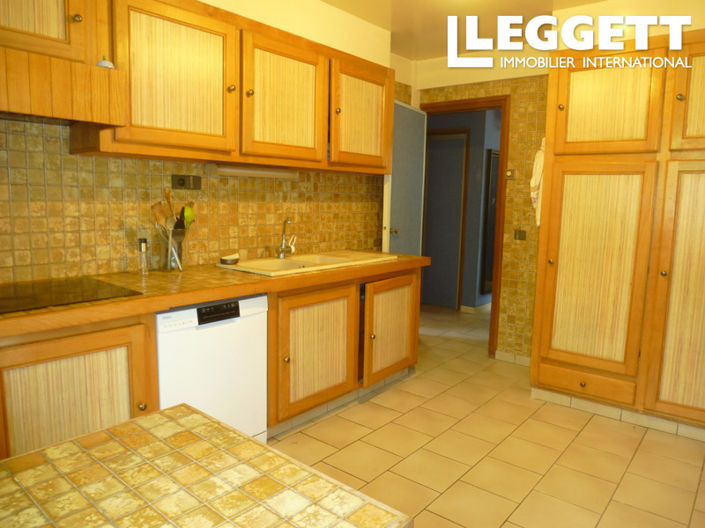 Image No.6-4 Bed House for sale