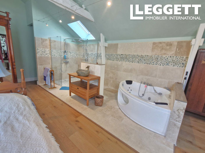 Image No.6-6 Bed House for sale