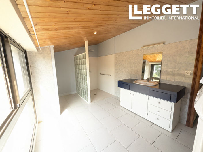 Image No.8-3 Bed House for sale