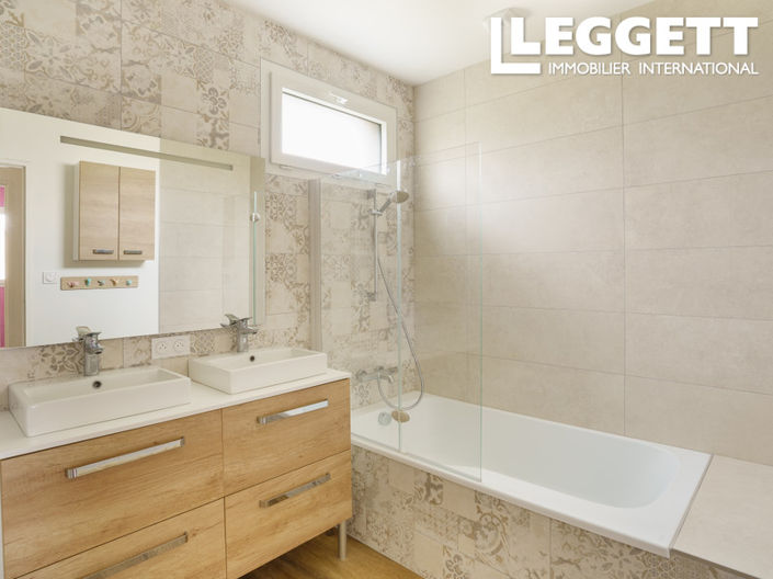 Image No.10-5 Bed House for sale